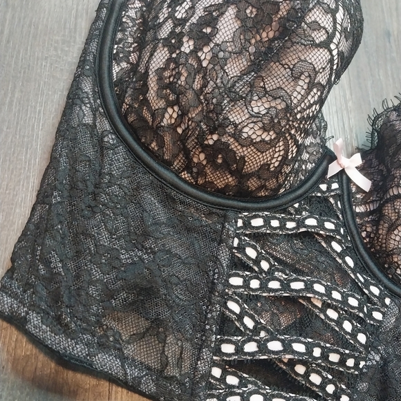 Victoria Secret Bra - Picture 2 of 5